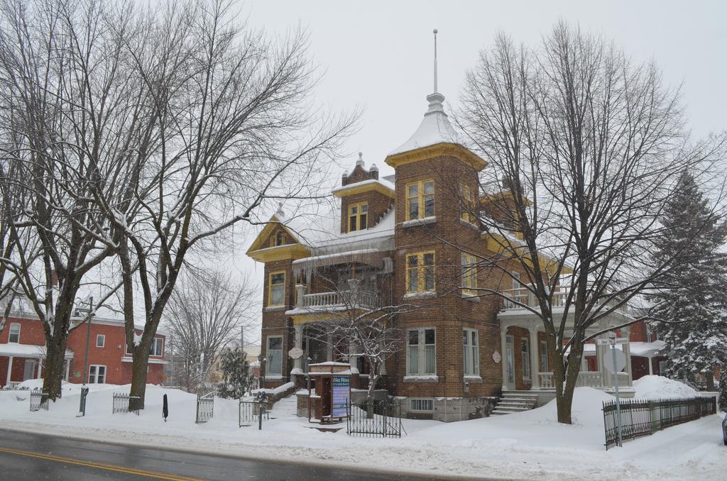 Le 100 St-Laurent Louiseville エクステリア 写真
